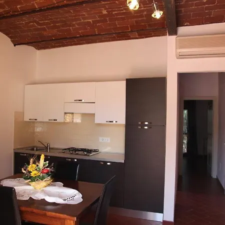 Casa Vacanze La Collina Apartment *